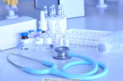 辦公桌上的醫療器材